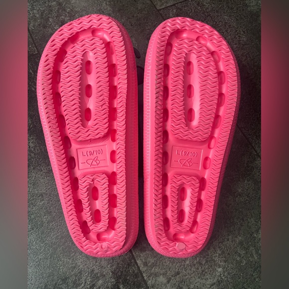 New! Pink Slides - Picture 2 of 3